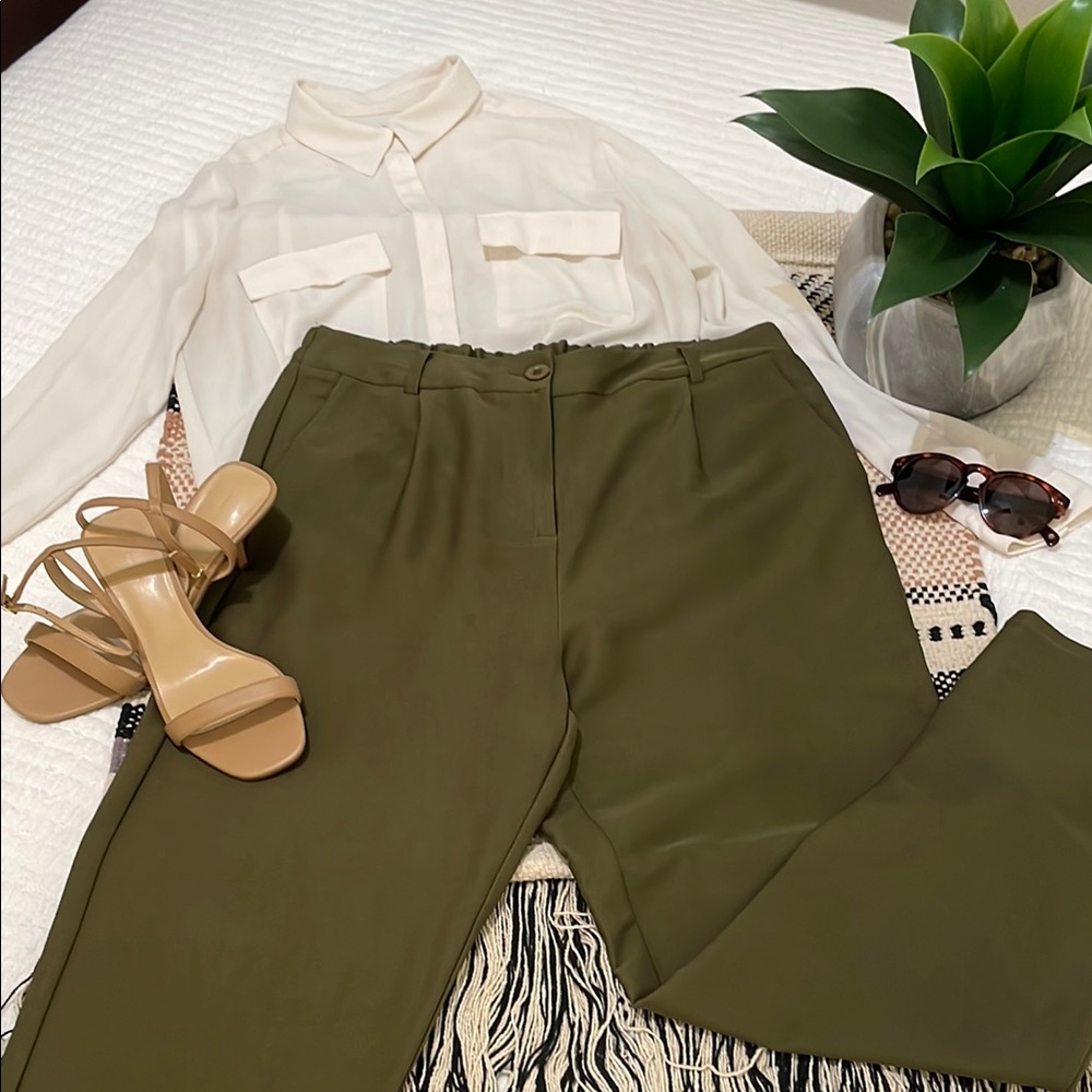 🫒NWT Olive Green Pants🫒 SIZE L